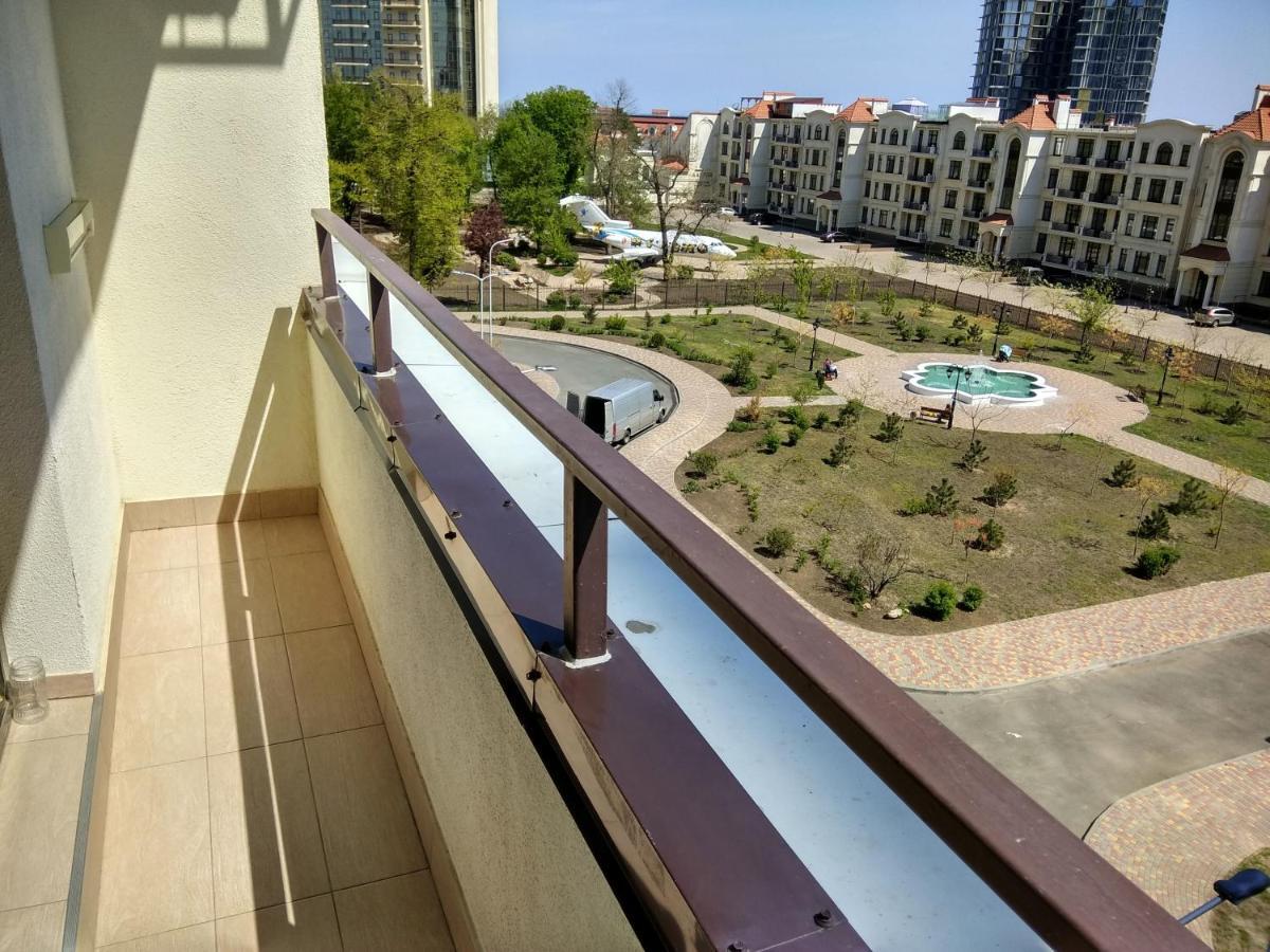 Аркадия Студия С Балконом Частичный Вид Моря Первая Линия От Моря Odessa Exterior foto